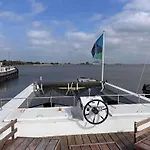 Luxury Houseboat Liberdade With Sauna And Dinghy Monnickendam