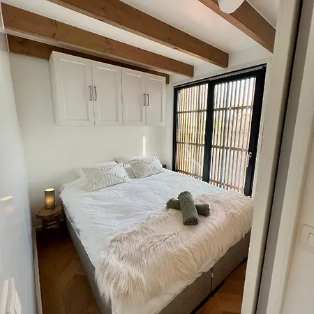 Luxury Houseboat Liberdade With Sauna And Dinghy * Monnickendam