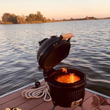 Luxury Houseboat Liberdade With Sauna And Dinghy Úszó hotel